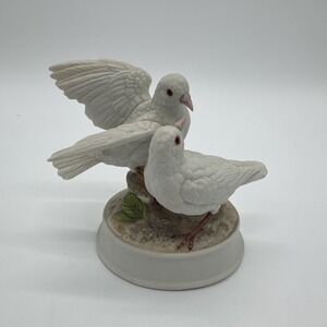 Vintage Gorham Porcelain Love Bird Doves Figurine Music Box Made in Japan